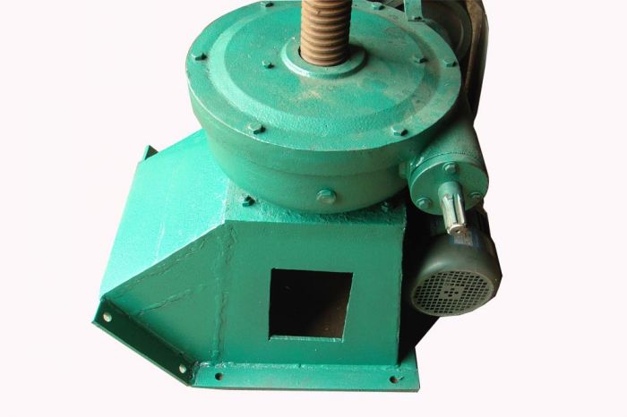 QL型手電兩用式螺桿啟閉機(jī) QL型手電兩用式螺桿啟閉機(jī)