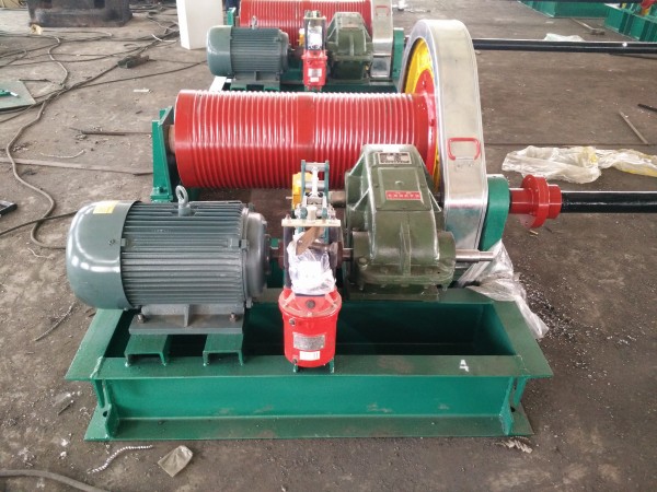 QHQ雙吊點(diǎn)卷揚(yáng)式啟閉機(jī) QHQ雙吊點(diǎn)卷揚(yáng)式啟閉機(jī)